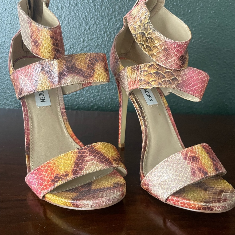 Stylish Multicolor Snake Print Women's Heels